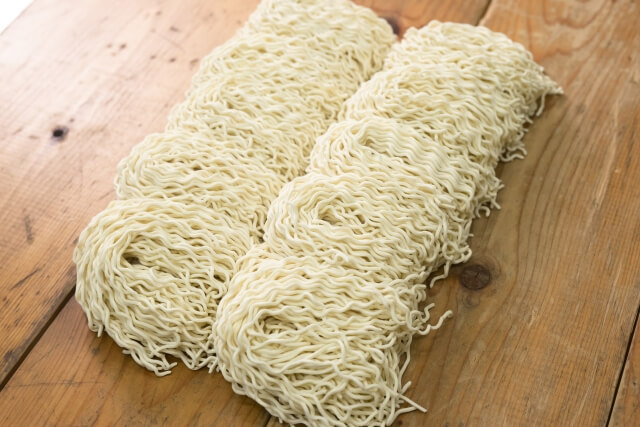 ストレート細麺の特徴とは？ラーメン店に選ばれる理由と活用ポイント