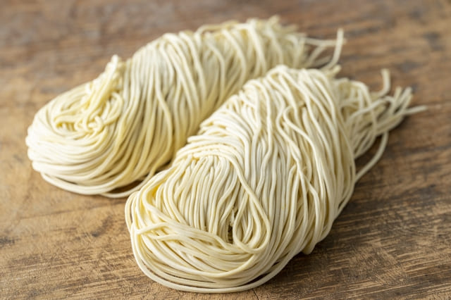細麺の仕入れで品質を保ちつつコストを抑えるポイント