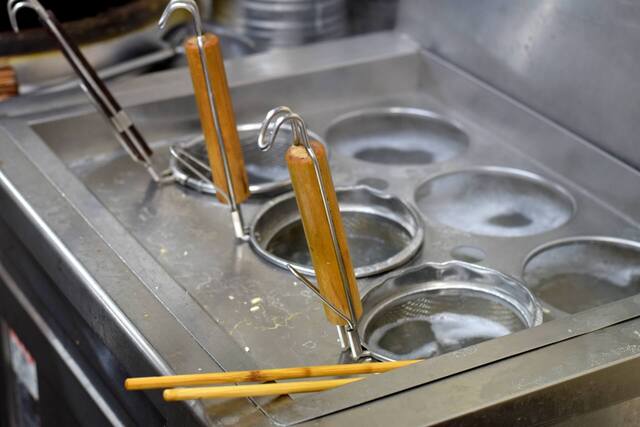 多加水麺のラーメンを美味しく提供する茹で時間の工夫と調整
